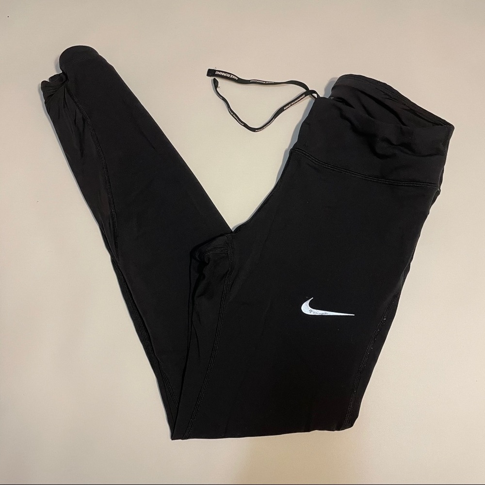 black Nike leggings